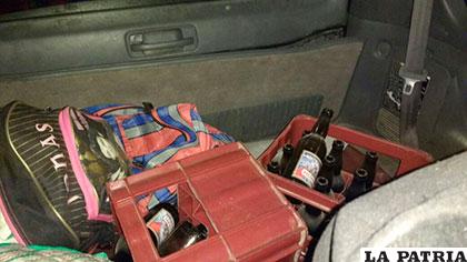 Las cajas de cerveza halladas dentro de la vagoneta cuyo chofer escapó después del hecho