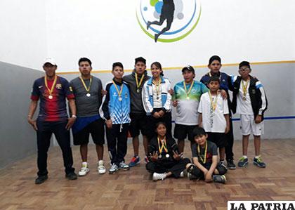 Deportistas orureños que participarán del nacional de squash