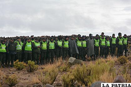 La formación de los uniformados en Orinoca