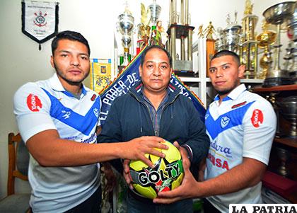 Hinojosa, Zeballos y Ponce durante la presentación