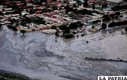 Inundadas algunas oblaciones aledañas a la zona de Volcán (Argentina)
