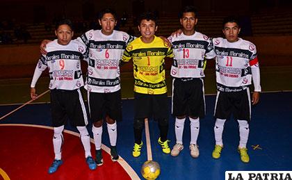El plantel de Fantasmas Morales Moralitos es líder del certamen