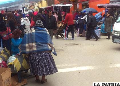Caótica es la situación de la esquina de la Presidente Montes y Ayacucho