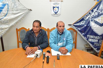 Edwin Zeballos junto a Edwin Guardia, encargado de divisiones inferiores
