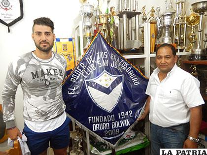 Alonzo junto a Zeballos durante su presentación