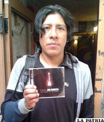 El bajista, Edwin Mendoza, muestra su primer disco como solista