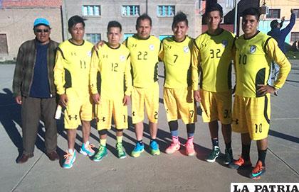 Integrantes del plantel de Deportivo Yunguyo