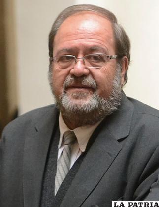 Roberto Iván Aguilar Gómez - Ministro de Educación (Ratificado): Fue rector de la Universidad Mayor de San Andrés (UMSA) de La Paz y posteriormente ocupó el cargo de vicepresidente de la Asamblea Constituyente (2006-2007) y es ministro de Educación desde junio de 2011.