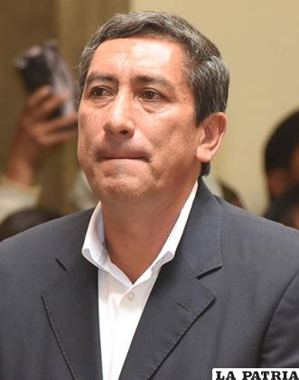 Tito Montaño Rivera - Ministro de Deportes (Ratificado): Ex futbolista y técnico de diferentes equipos bolivianos. Trabajó en la Aduana Nacional de Bolivia y fue docente en la Universidad Católica Boliviana. A mediados del 2010 fue designado como director del Fondo de Inversión para el Deporte (FID). Es ministro de deportes desde 2014.