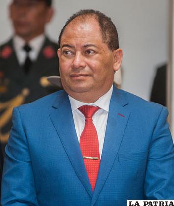Carlos Gustavo Romero Bonifaz - Ministro de Gobierno (Ratificado): Desde el 2015 funge como ministro de Gobierno. El 2010 fue nombrado como ministro de la Presidencia 2009, fue designado como el primer ministro de Autonomías, en 2008, ocupó el cargo de ministro de Desarrollo Rural Agropecuario y Medio Ambiente.