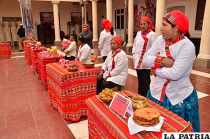 Platos tradicionales de Oruro se expusieron en la feria gastronómica