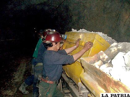 Los trabajadores mineros esperanzados en mejor precio de minerales