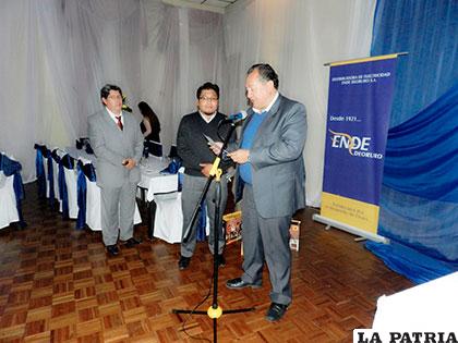 Durante el acto central conmemorando el 96 aniversario de la ex Empresa de Luz y Fuerza Eléctrica de Oruro S.A.