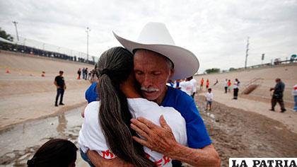 Muchos mexicanos que radican en EE.UU. pudieron abrazar a sus familiares después de muchos años
