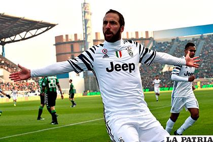 Gonzalo Higuaín abrió la cuenta para la victoria de Juventus