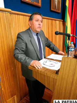 El rector de la UTO, Carlos Antezana, fue quien realizó la Rendición de Cuentas