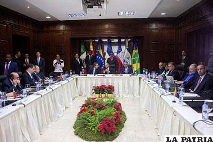 Reunión de negociación entre el gobierno de Nicolás Maduro y la Mesa de la Unidad Democrática (MUD)