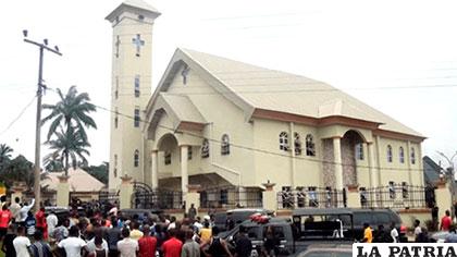 En las afueras de esa iglesia en Nigeria ocurrió el tiroteo