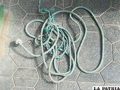 La cuerda que usó la víctima para quitarse la vida
