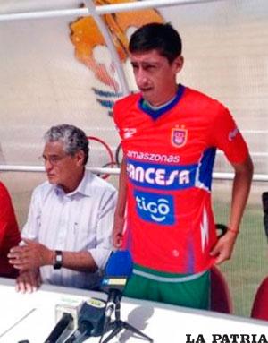 Iván Vidaurre con la casaca de la 