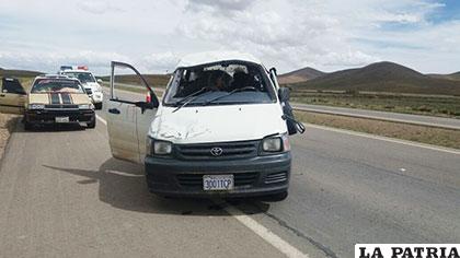 La vagoneta que volcó en la carretera Oruro - La Paz