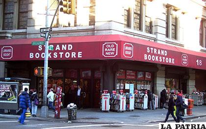 El exterior de la librería Strand, ubicada en la avenida Broadway /WIKIPEDIA.COM