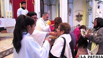 Misa que celebra el bautizo de Jesús reafirma el encuentro del pueblo con la fe