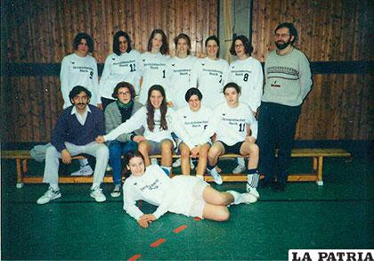 En Alemania dirigió al equipo femenino de TSV Beutelsbach de Stuttgart