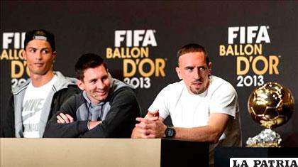 El 2013, Cristiano Ronaldo recibió el Balón de Oro, Lionel Messi quedó segundo y Franck Ribéry fue tercero