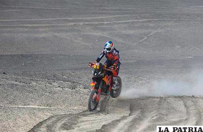 El británico Sam Sunderland ganó en motos la tercera etapa /latinxtoday.com