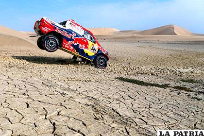 El catarí Nasser Al-Attiyah venció en coches en la tercera etapa /dakar.com