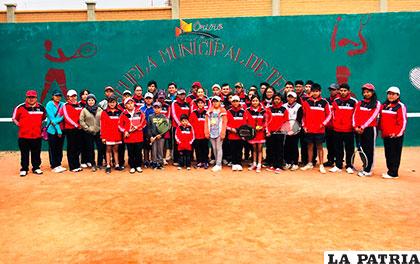 Tenistas inician sus actividades de la presente gestión