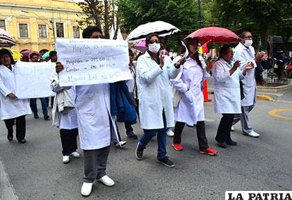 Médicos orureños deciden volver a la huelga general indefinida contra el Código del Sistema Penal /Archivo
