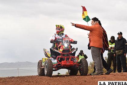 Walter Nosiglia en su ingreso a territorio boliviano /APG