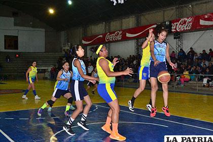 Estefany Copa, de CAN, pretende hacerse del balón