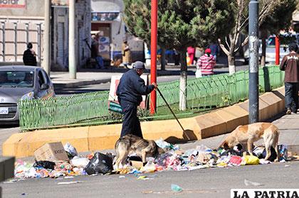 La basura en las calles orureñas es un mal recurrente