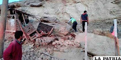 Rescate de una de las víctimas del terremoto de 6.8 grados en Arequipa (Perú)
