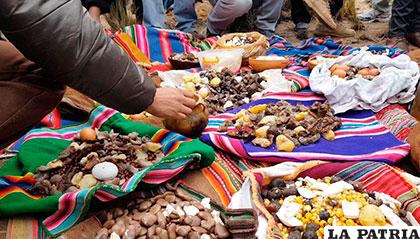 Delicioso apthapi ofrecido por los comunarios