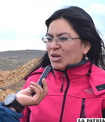 Periodista de la revista Contacto Económico de Santa Cruz, Carla Bravo