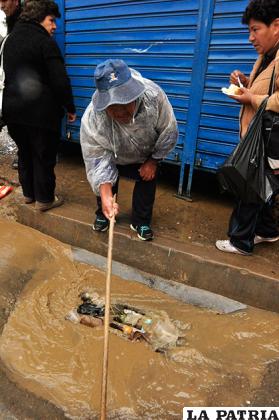 Se pretende evitar que las bocatormentas se tapen por excesiva basura /Archivo