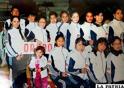 Su primer título lo conquistó con el club Ingenieros