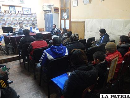 Delegados de los clubes en asamblea general fundarán la Asociación Municipal de Fútbol de Salón Oruro