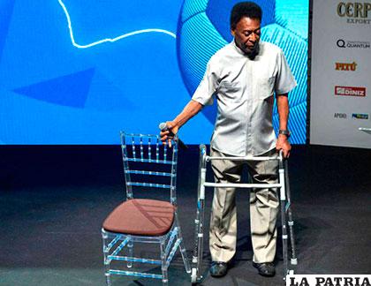 Pelé se presentó con un andador /elpais.com
