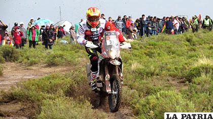 Daniel Nosiglia, piloto boliviano que participa con éxito en el Rally Dakar /APG