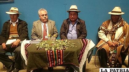Autoridades originarias realizaron sus costumbres ancestrales en su visita a la Aduana de Oruro