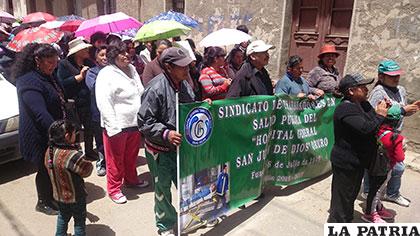 Trabajadores en salud no descartan tomar medidas más radicales para ser escuchados