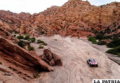 El español Carlos Sainz se mantiene líder en la clasificación general /dakar.com