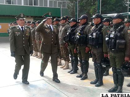 La nueva autoridad policial pasó revista a su personal