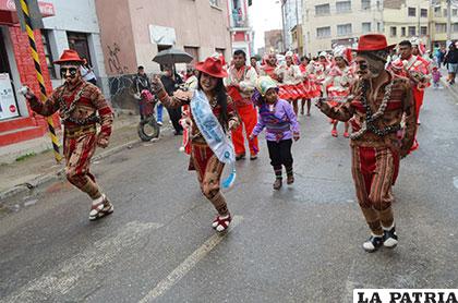 Una de las especialidades del Carnaval de Oruro, la llamerada