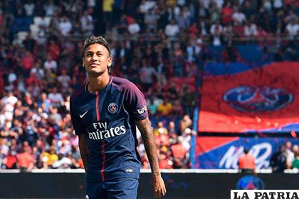 Paris Saint Germain hizo la contratación más cara de la historia con Neymar